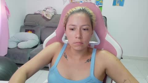 Snapshot of hot_mommymia chatting on 04/01/26, 05:21 Mia online show from 04/01/26, 05:21