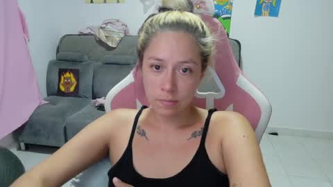 Snapshot of hot_mommymia chatting on 04/06/26, 11:16 Mia online show from 04/06/26, 11:16