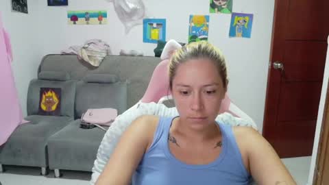 Snapshot of hot_mommymia chatting on 04/07/26, 08:09 Mia online show from 04/07/26, 08:09