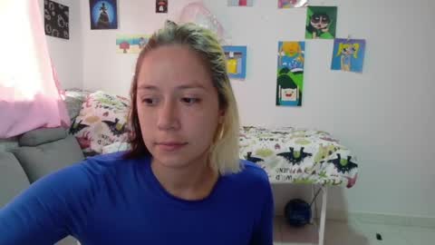 Snapshot of hot_mommymia chatting on 04/22/26, 03:57 Mia online show from 04/22/26, 03:57