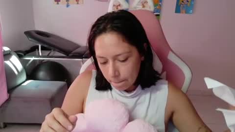 Snapshot of hot_mommymia chatting on 06/20/26, 04:54 Mia online show from 06/20/26, 04:54