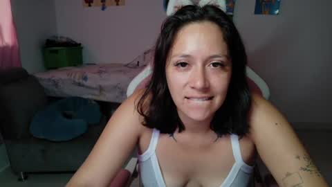 Snapshot of hot_mommymia chatting on 07/15/26, 03:06 Mia online show from 07/15/26, 03:06