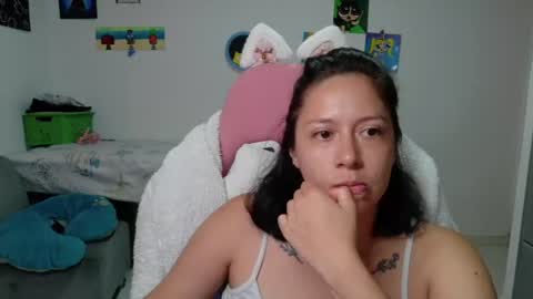 Snapshot of hot_mommymia chatting on 07/16/26, 02:45 Mia online show from 07/16/26, 02:45