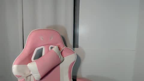 Snapshot of hot_pauline chatting on 04/18/26, 10:41 hot_pauline online show from 04/18/26, 10:41