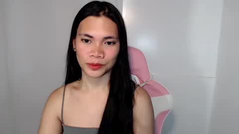 Snapshot of hot_pauline chatting on 04/28/26, 02:27 hot_pauline online show from 04/28/26, 02:27