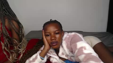 Snapshot of hot_petite1 chatting on 12/03/24, 05:53 Hot petite online show from 12/03/24, 05:53