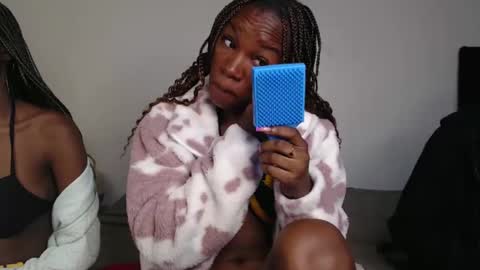 Snapshot of hot_petite1 chatting on 12/04/24, 03:37 Hot petite online show from 12/04/24, 03:37