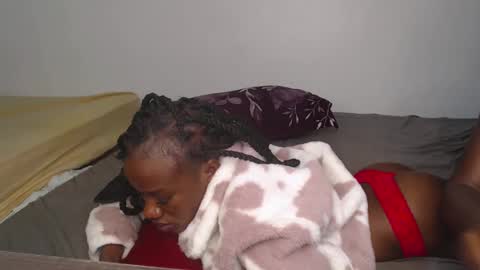 Snapshot of hot_petite1 chatting on 12/10/24, 06:44 Hot petite online show from 12/10/24, 06:44