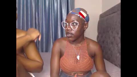 Snapshot of hot_petite1 chatting on 10/16/25, 06:42 Hot petite online show from 10/16/25, 06:42