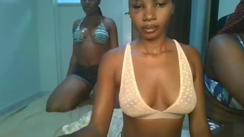 Snapshot of hot_petite1 chatting on 04/28/26, 08:58 Hot petite online show from 04/28/26, 08:58