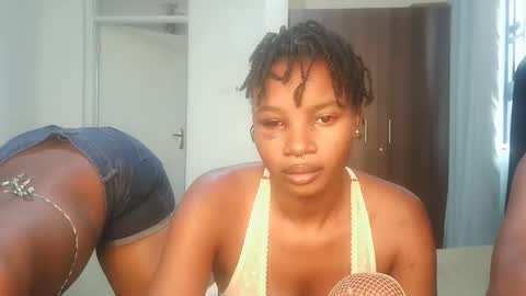 Snapshot of hot_petite1 chatting on 04/29/26, 10:19 Hot petite online show from 04/29/26, 10:19