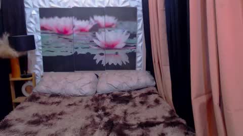 Snapshot of hot_pleasure_cock chatting on 12/19/25, 05:42 Julli Anna online show from 12/19/25, 05:42