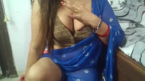 Snapshot of hot_queenn chatting on 11/08/25, 03:34 kinjal online show from 11/08/25, 03:34