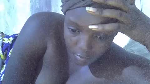 Snapshot of hot_raylah chatting on 04/17/26, 05:05 RAYLAH online show from 04/17/26, 05:05