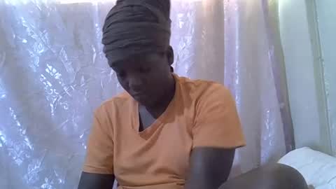 Snapshot of hot_raylah chatting on 04/30/26, 07:47 RAYLAH online show from 04/30/26, 07:47