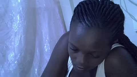 Snapshot of hot_raylah chatting on 05/05/26, 04:09 RAYLAH online show from 05/05/26, 04:09