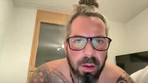 Snapshot of hot_sex83 chatting on 12/18/25, 09:43 letmedoo2 online show from 12/18/25, 09:43