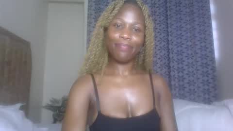 Snapshot of hot_sexxy_darlin chatting on 04/28/26, 11:04 Bellah online show from 04/28/26, 11:04