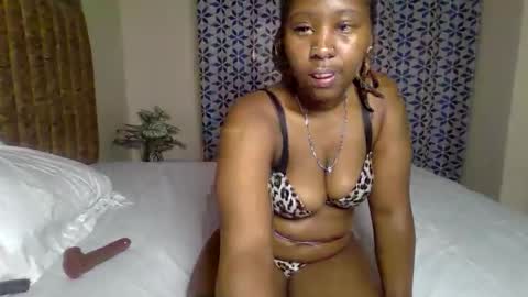 Snapshot of hot_sexy_queen chatting on 03/27/26, 03:34 Bellah online show from 03/27/26, 03:34