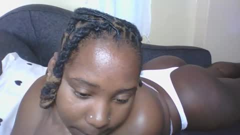 Snapshot of hot_sexy_queen chatting on 04/12/26, 12:43 Bellah online show from 04/12/26, 12:43