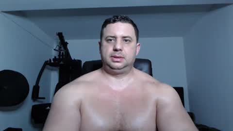 Snapshot of hot_stefano1 chatting on 12/27/24, 05:05 Stefano.. online show from 12/27/24, 05:05