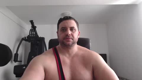 Snapshot of hot_stefano1 chatting on 02/16/25, 01:05 Stefano.. online show from 02/16/25, 01:05