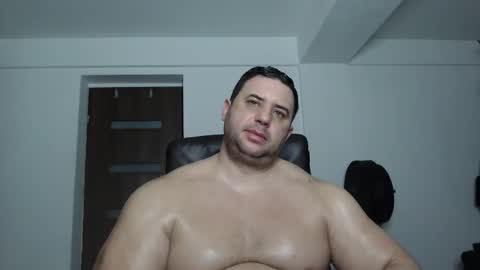 Snapshot of hot_stefano1 chatting on 10/19/25, 04:35 Stefano.. online show from 10/19/25, 04:35