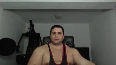 Snapshot of hot_stefano1 chatting on 11/16/25, 05:35 Stefano.. online show from 11/16/25, 05:35