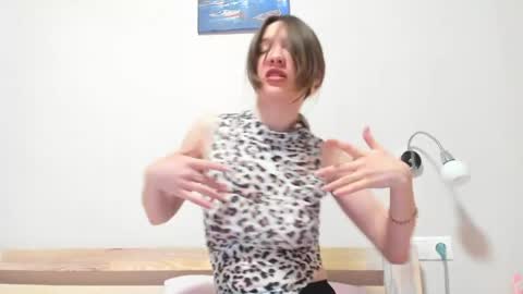Snapshot of hot_temptress chatting on 05/28/26, 06:49 Marilyn online show from 05/28/26, 06:49