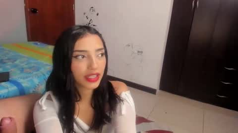 Snapshot of hot_weedlover chatting on 12/22/25, 07:11 KATE and JEFF online show from 12/22/25, 07:11