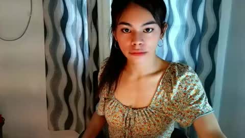 Snapshot of hot_yanna143 chatting on 04/17/26, 08:17 Yanna online show from 04/17/26, 08:17