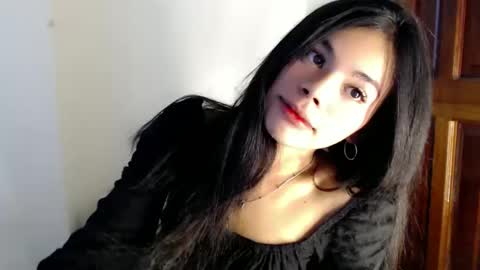 Snapshot of hot_yanna143 chatting on 05/03/26, 02:17 Yanna online show from 05/03/26, 02:17