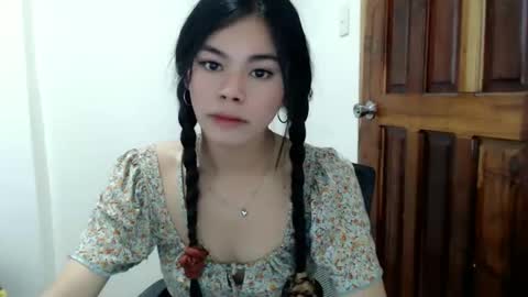 Snapshot of hot_yanna143 chatting on 05/04/26, 04:30 Yanna online show from 05/04/26, 04:30