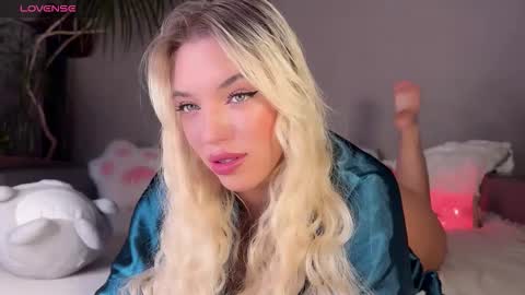 Snapshot of hotalika chatting on 11/03/25, 01:19 Alika online show from 11/03/25, 01:19