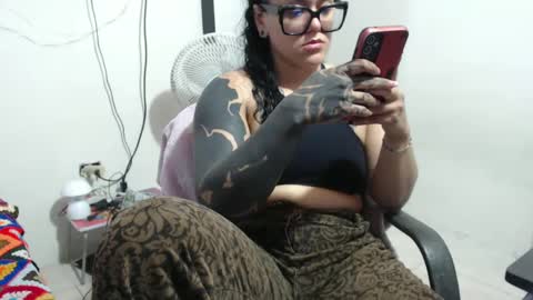 Snapshot of hotandpower10 chatting on 09/28/25, 02:17 Hot and PowerHOPE U MISS ME online show from 09/28/25, 02:17