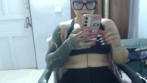 Snapshot of hotandpower10 chatting on 11/10/25, 11:48 Hot and PowerHOPE U MISS ME online show from 11/10/25, 11:48