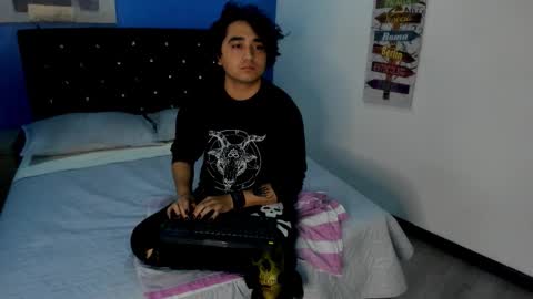 Snapshot of hotapollo chatting on 10/14/25, 12:50 HotApollo online show from 10/14/25, 12:50