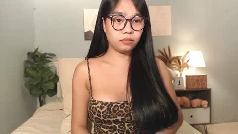 Snapshot of hotasian_gabby69 chatting on 06/15/26, 12:35 hotasian_gabby69 online show from 06/15/26, 12:35