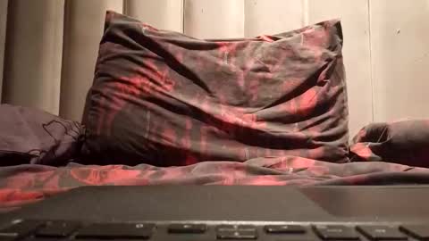 Snapshot of hotbeast00 chatting on 12/14/25, 08:02 hotbeast00 online show from 12/14/25, 08:02