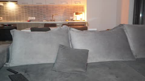 Bella online show from 11/25/25, 04:40