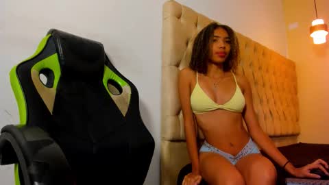 hotblosson online show from 10/17/25, 02:08