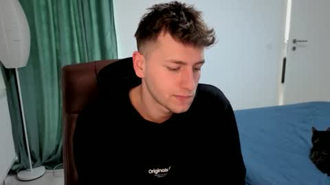 Snapshot of hotboyshorny chatting on 03/23/26, 09:02 Hotboyshorny online show from 03/23/26, 09:02