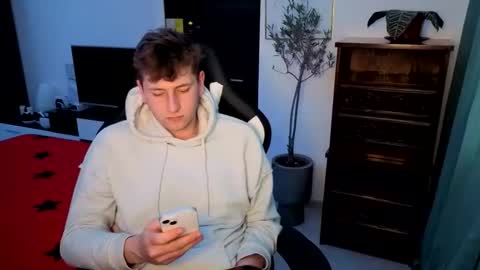 Snapshot of hotboyshorny chatting on 04/25/26, 08:17 Hotboyshorny online show from 04/25/26, 08:17