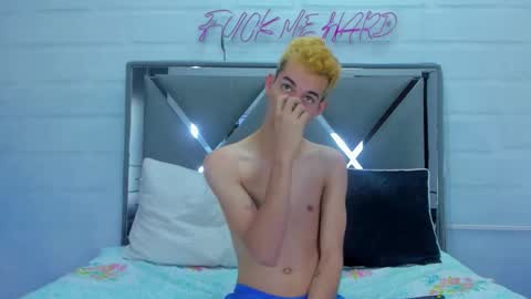 Snapshot of hotboyx_ chatting on 10/21/25, 06:14 DANIEL AND KEVIN online show from 10/21/25, 06:14