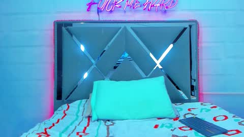 Snapshot of hotboyx_ chatting on 10/24/25, 07:05 DANIEL AND KEVIN online show from 10/24/25, 07:05