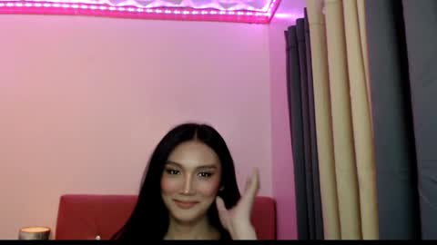 Snapshot of hotbunny_12 chatting on 12/17/24, 03:17 Kylie online show from 12/17/24, 03:17