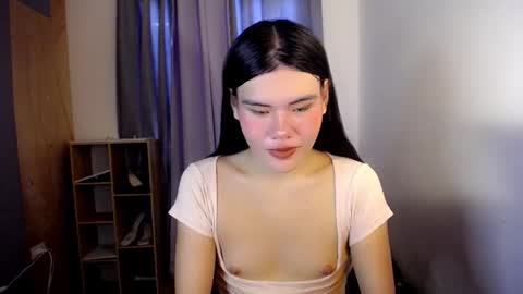 Snapshot of hotbunnyrainx chatting on 11/05/25, 02:22 rain online show from 11/05/25, 02:22