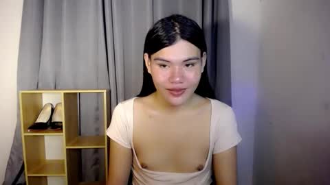 Snapshot of hotbunnyrainx chatting on 12/05/25, 10:46 rain online show from 12/05/25, 10:46