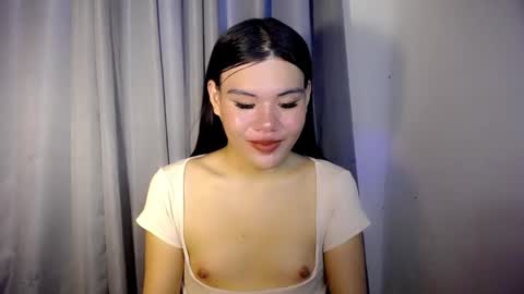 Snapshot of hotbunnyrainx chatting on 12/23/25, 08:34 rain online show from 12/23/25, 08:34