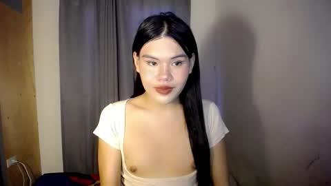 Snapshot of hotbunnyrainx chatting on 01/17/26, 09:03 rain online show from 01/17/26, 09:03